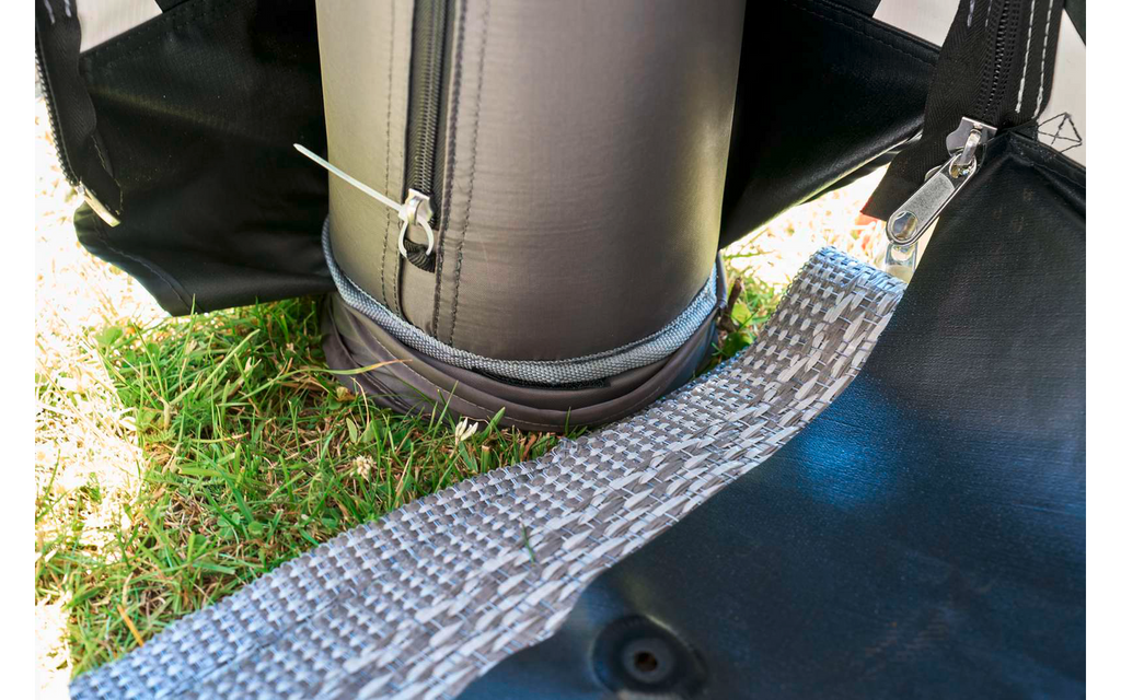 Oppblåsbart fortelt Ventura Air Aura 260x250 cm - Isabella montert ved campingvogn