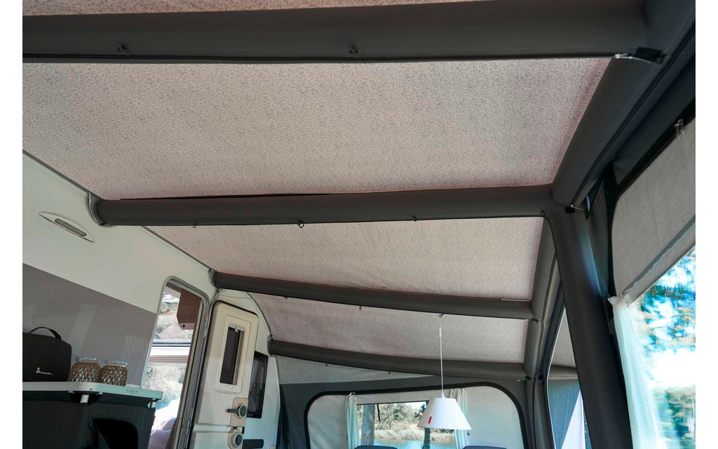 Bakside av Oppblåsbart fortelt Ventura Air Nova A VenTex 950 cm dybde 250 cm