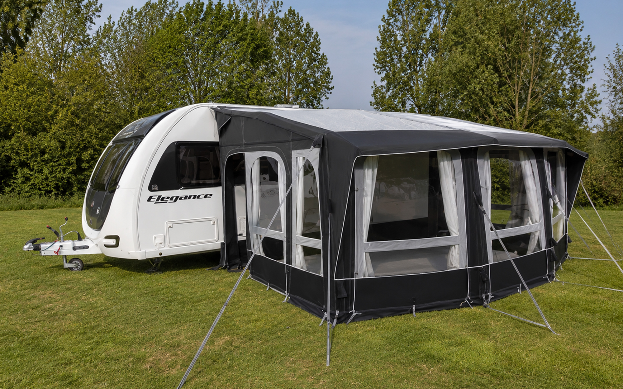 Oppblåsbart helårsfortelt Ace AIR All-Season 400x325 cm - Dometic frontutsikt