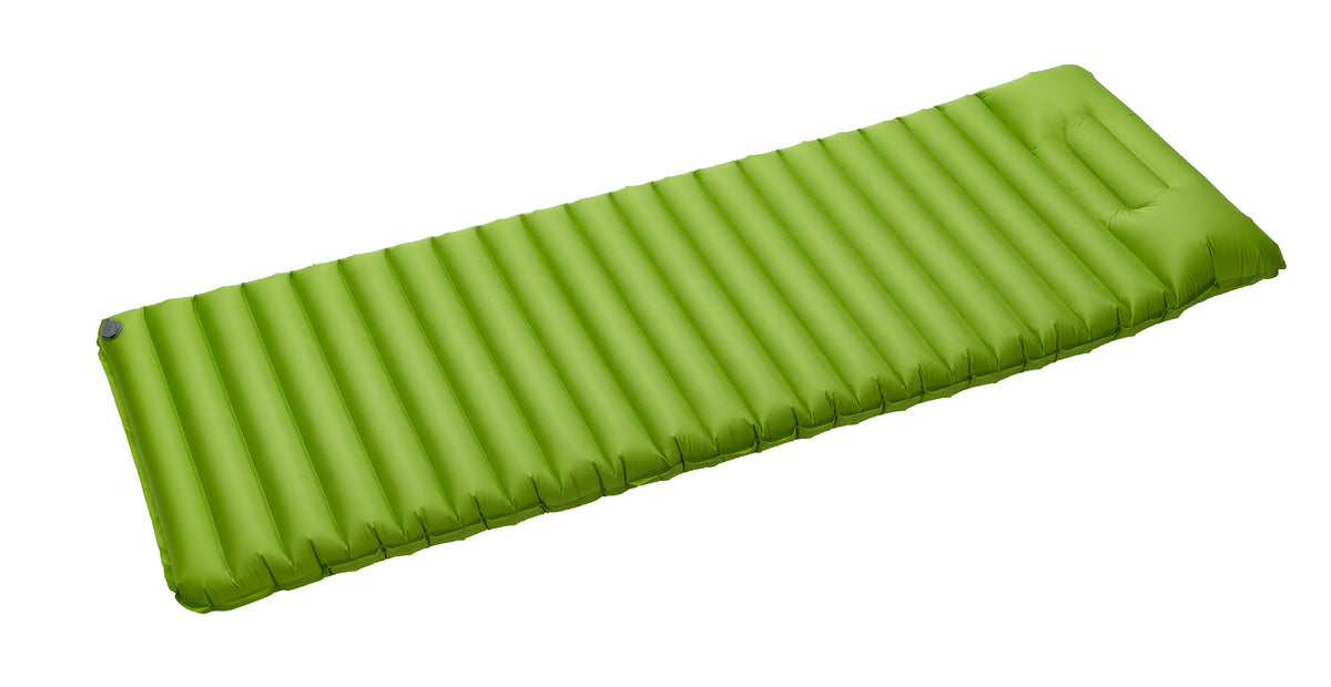 Oppblåsbart liggeunderlag med pumpepose 186 x 60 cm - Mountain Guide i grønn farge, vist utbrettet og oppblåst