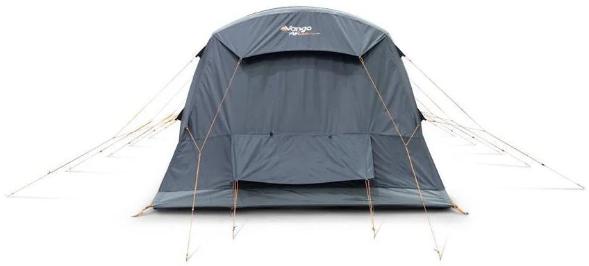 Oppblåsbart telt Tacoma Air 800XL montert på campingplass