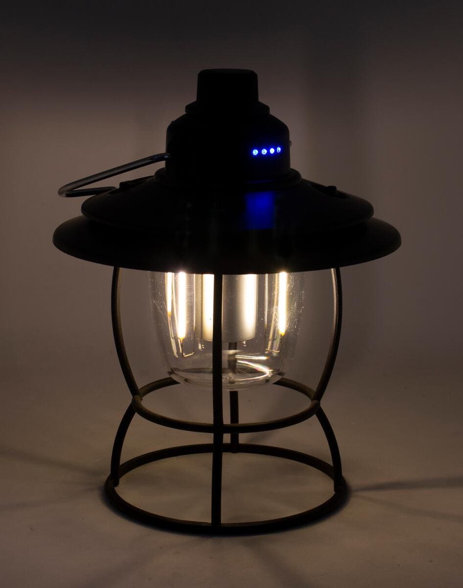 Nærbilde av bryter på Oppladbar campinglampe Orix 200lm USB-C svart
