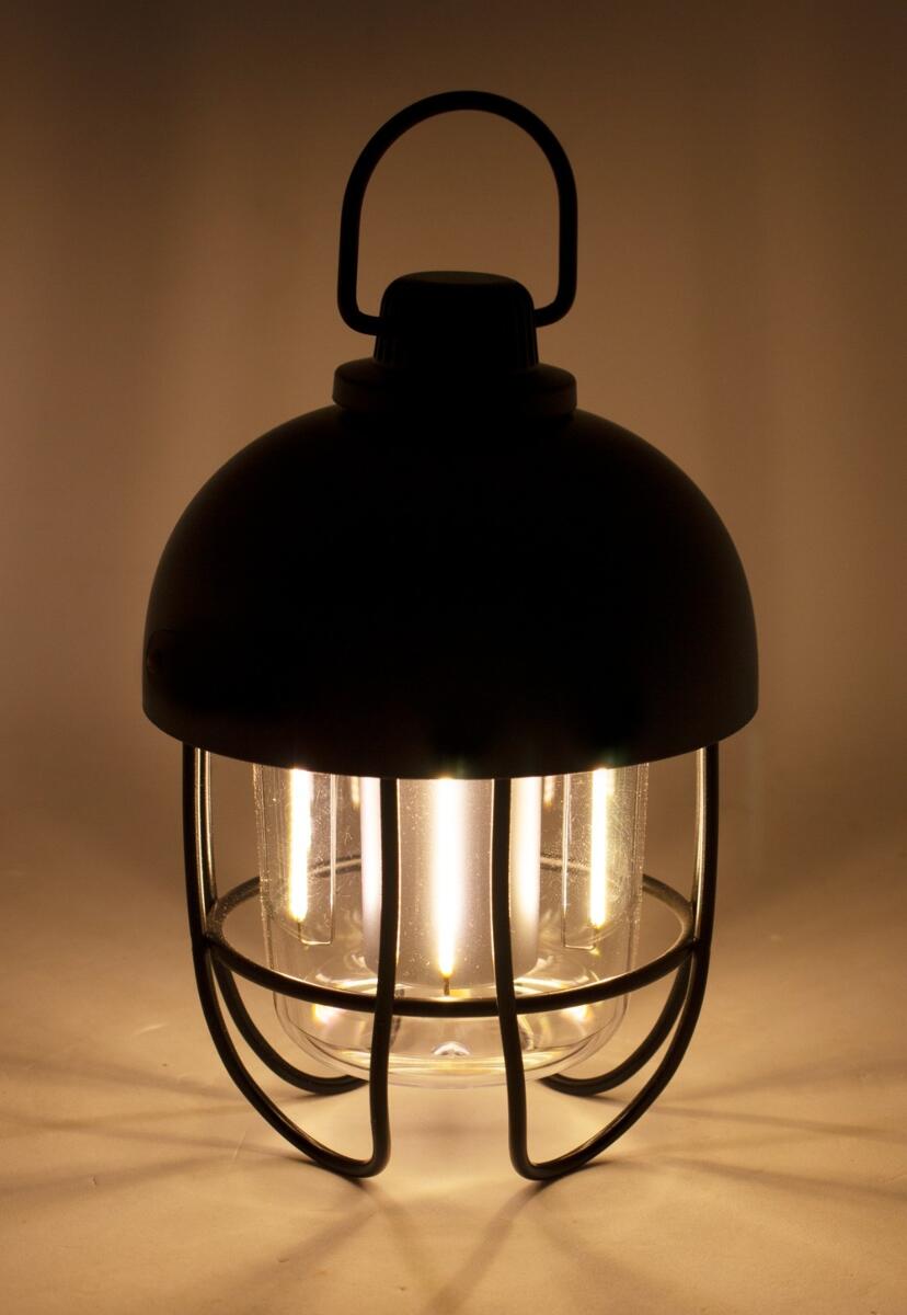 Montert Oppladbar campinglampe Tivo 200lm USB-C svart på campingplass