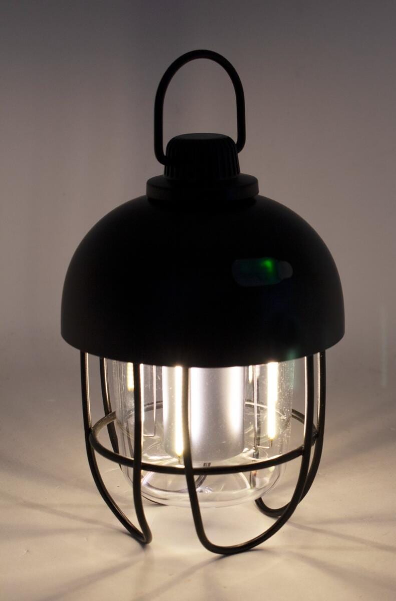 Nærbilde av lampeskjerm på Oppladbar campinglampe Tivo 200lm USB-C svart