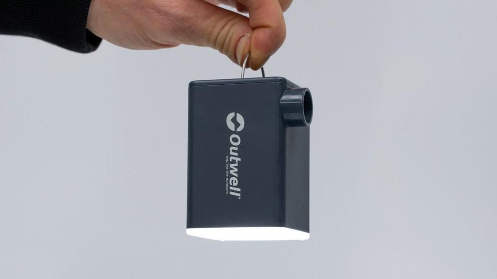 Oppladbar høytrykkspumpe Tempest 12V med LCD-display - Outwell med ladekabler