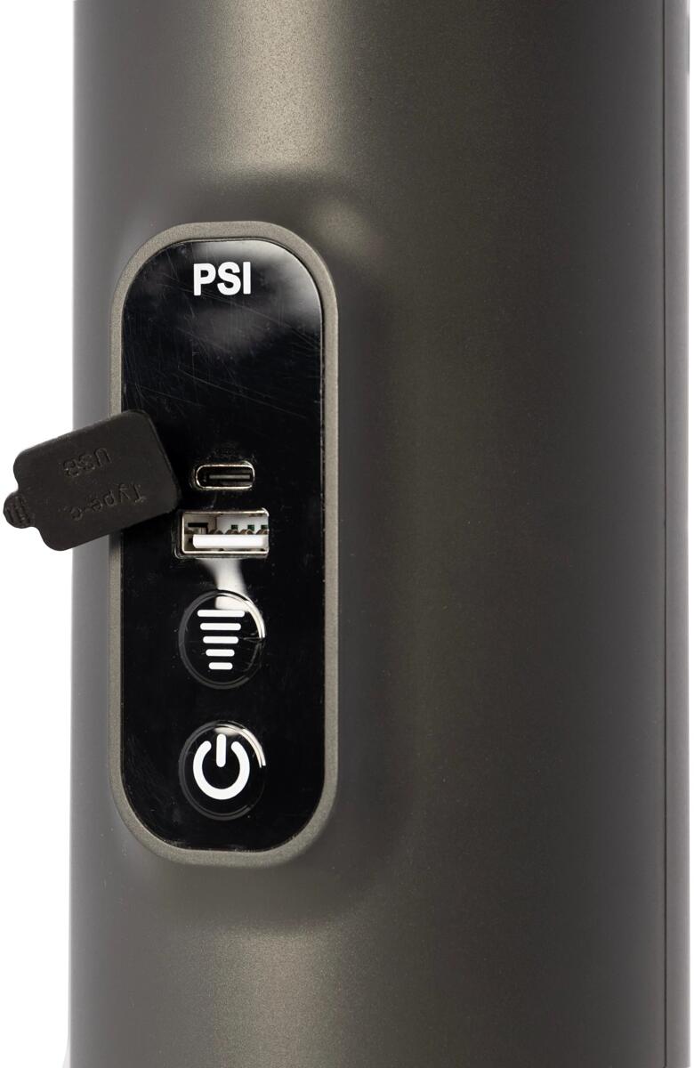 Nærbilde av USB-C lading på Oppladbar luftpumpe AirBeam Tempest 90W