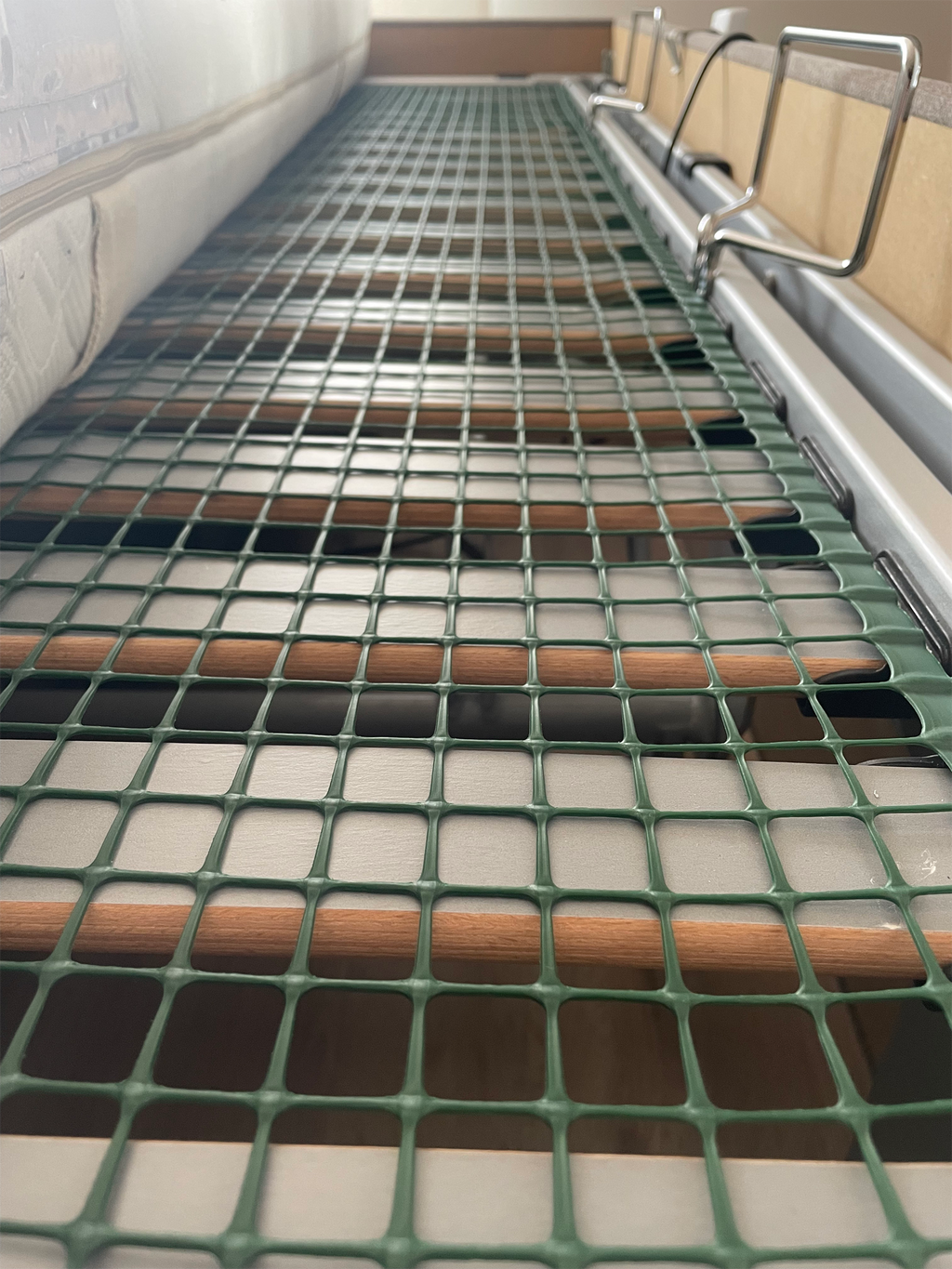 Opplagsgitter for sengesystem i plast, meterware 1 m bredde - Froli forfra
