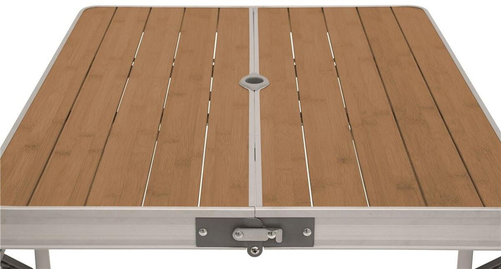 Piknikbord Dawson i bambus 85x136x67 cm montert på campingplass