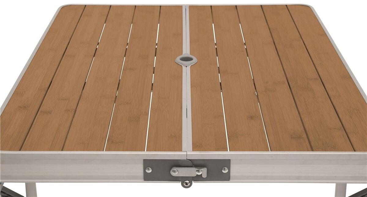 Piknikbord Dawson i bambus 85x136x67 cm montert på campingplass