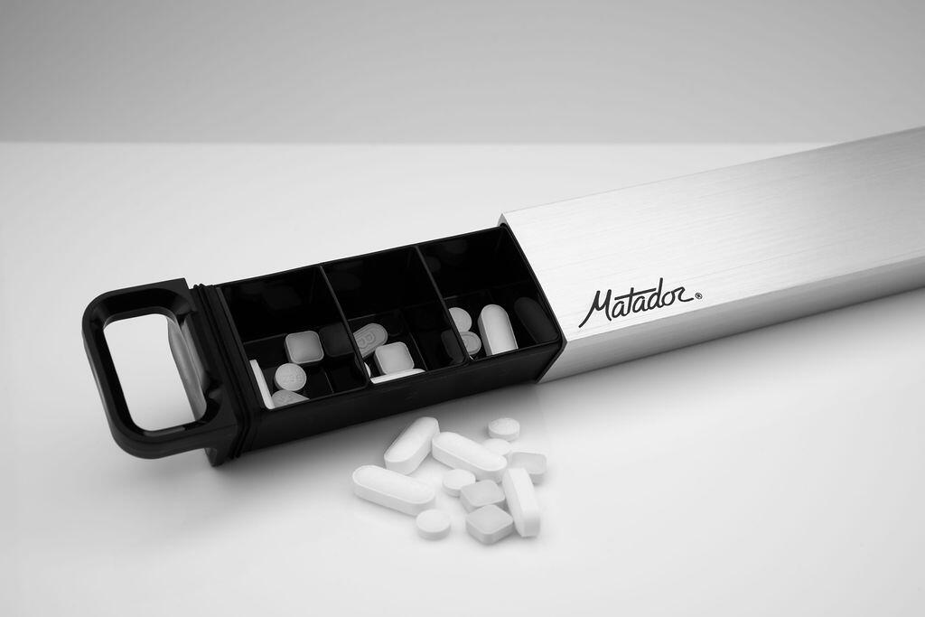 Pillebeholder vanntett IPX4 eloksert aluminium montert med paracord