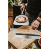 Montert pizzaspade i rustfritt stål med soft-touch-grep på grill