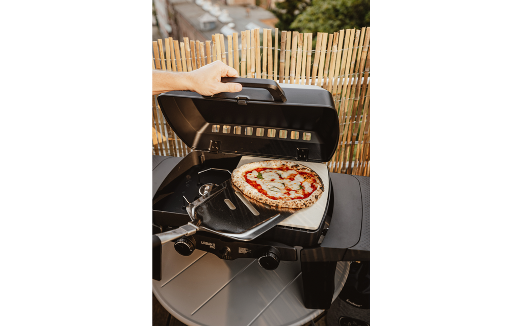 Pizzastein i cordierit for Urban II og Explorer II 29x30 cm montert på grill