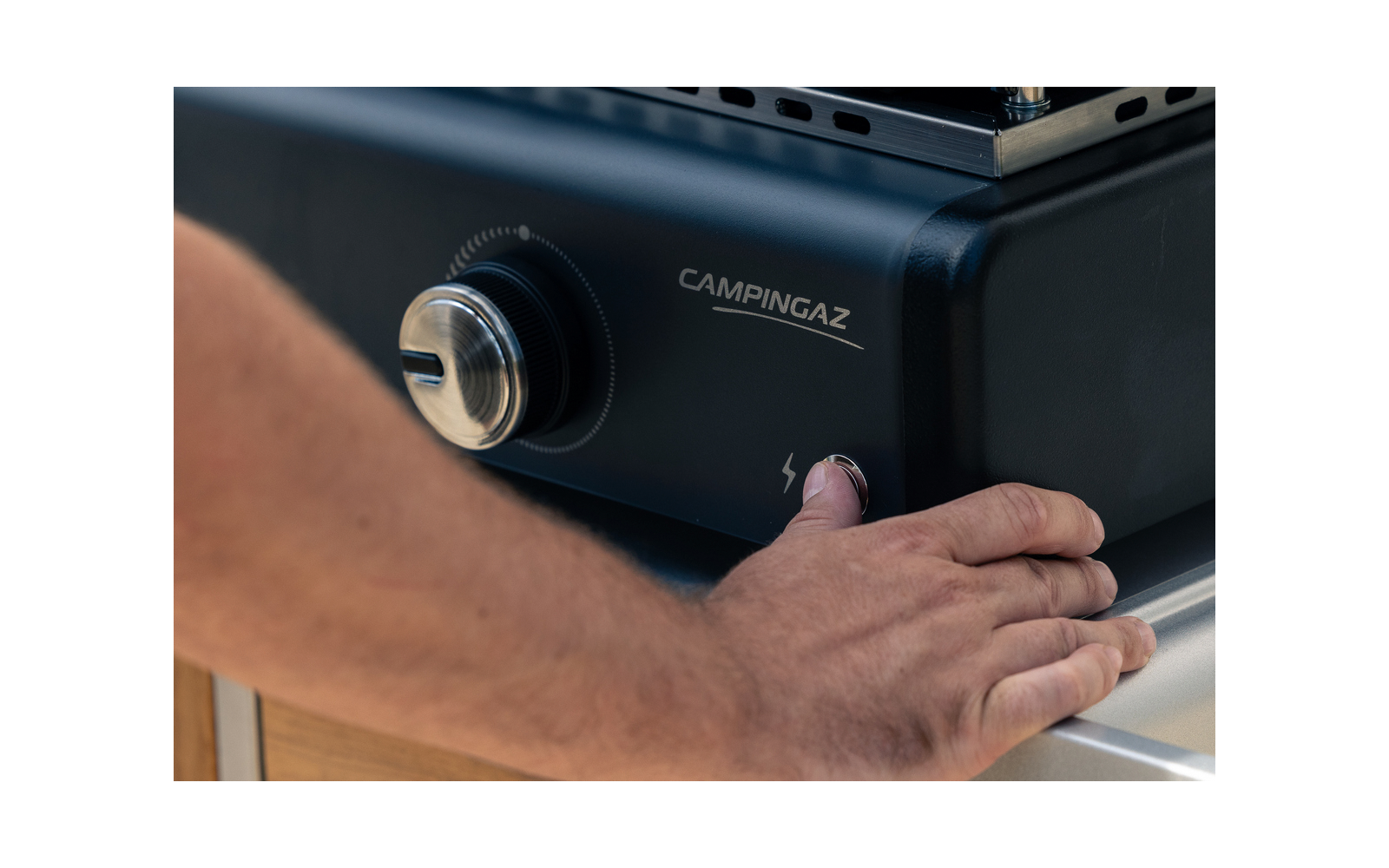 Nærbilde av termometer på Plancha Sigma 2 Cook gassgrill 6 kW med lokk