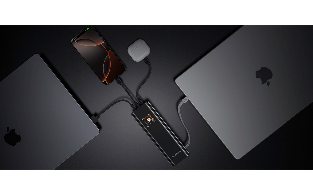 Nærbilde av LCD-skjerm på Powerbank USB-C Rapid Pro 20000 mAh 230 W hurtiglading