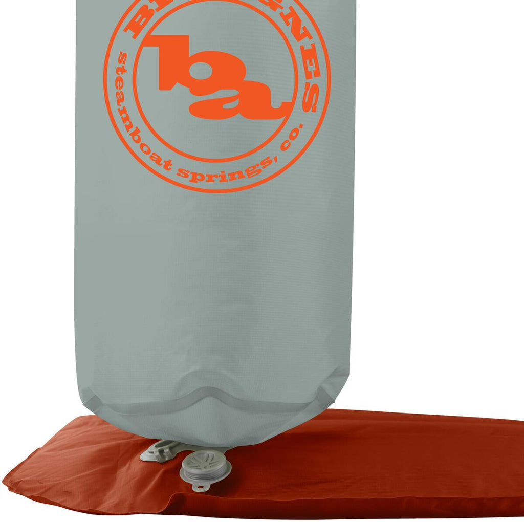 Pumpesekk Hyperbead Pumphouse Ultra for liggeunderlag med detalj av rolltop-lukking