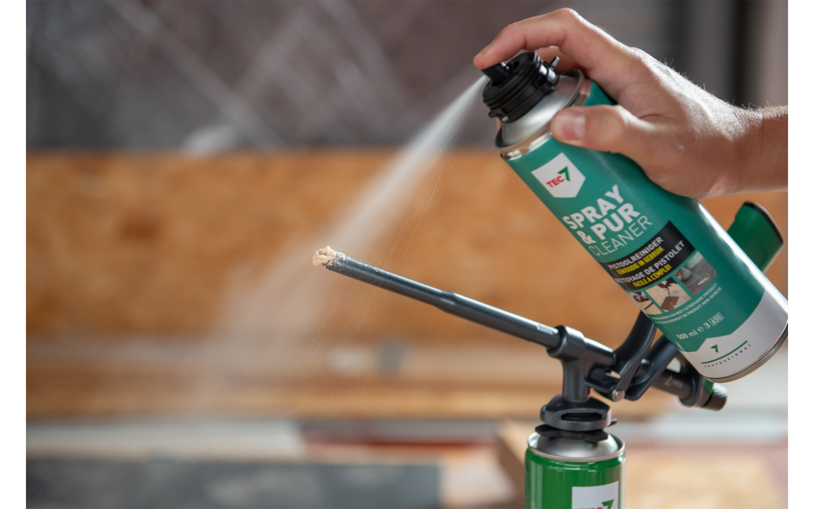 Bakside av PUR Cleaner rengjøringsspray for PU-skumpistol 500 ml - TEC7