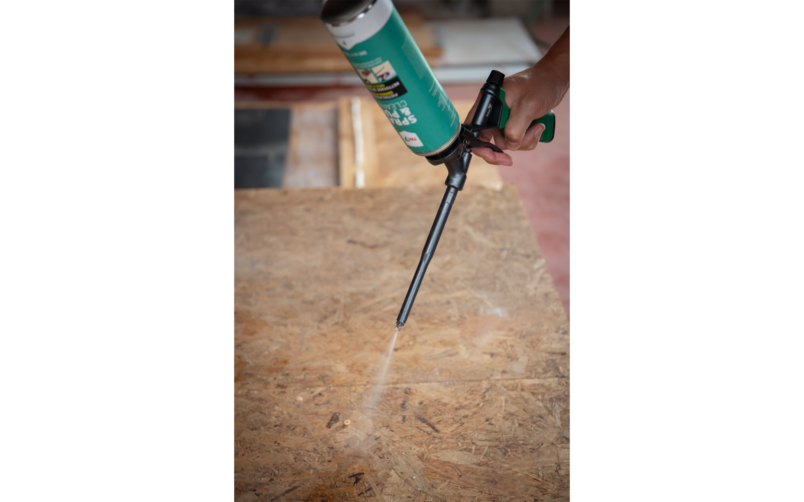 PUR Cleaner rengjøringsspray for PU-skumpistol 500 ml - TEC7 montert på PU-skumpistol