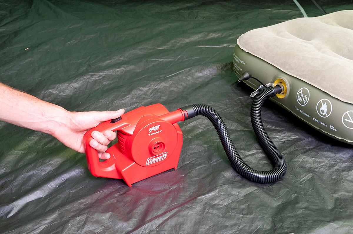 QuickPump oppladbar luftpumpe 230/12V 679 l/min detalj
