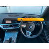 Rattlås High Security Steering Wheel Lock gul montert i bil