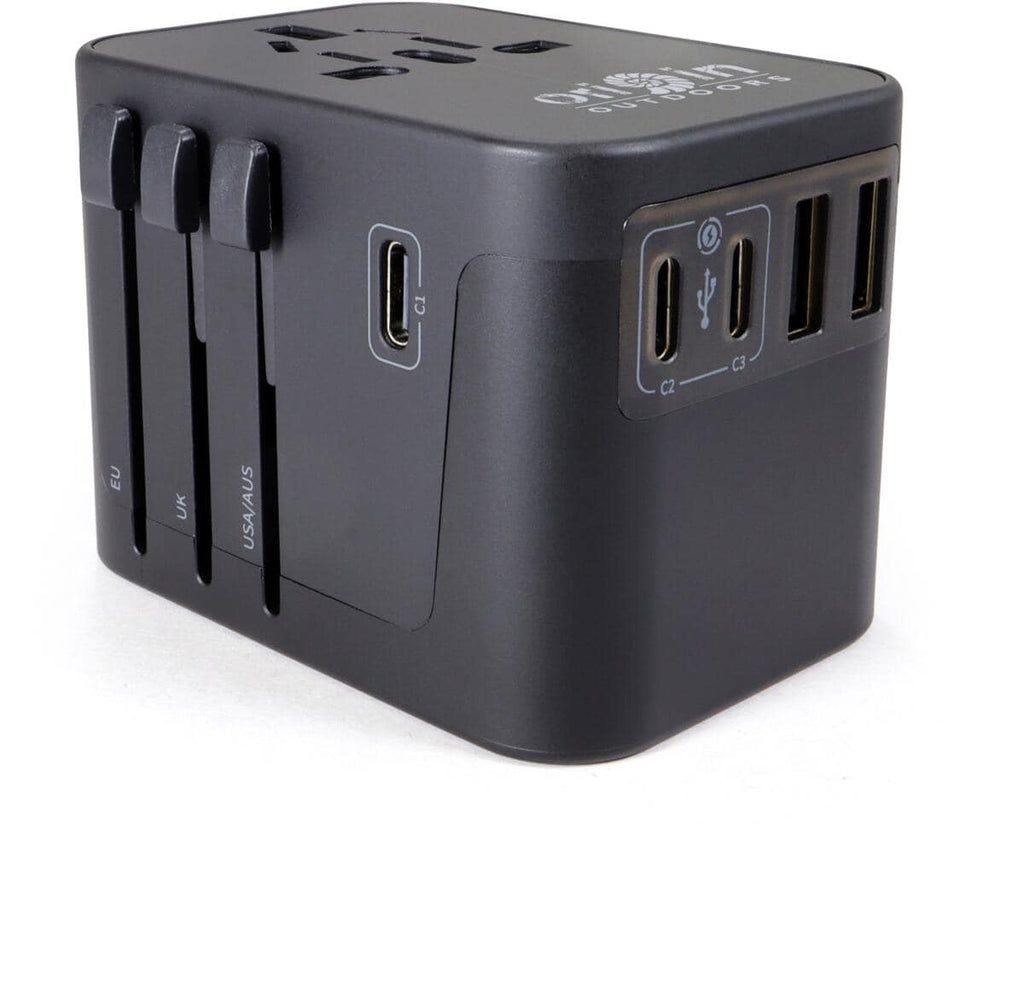 Reiseadapter universal med 5 USB-utganger (2A/3C) - Origin Outdoors forfra