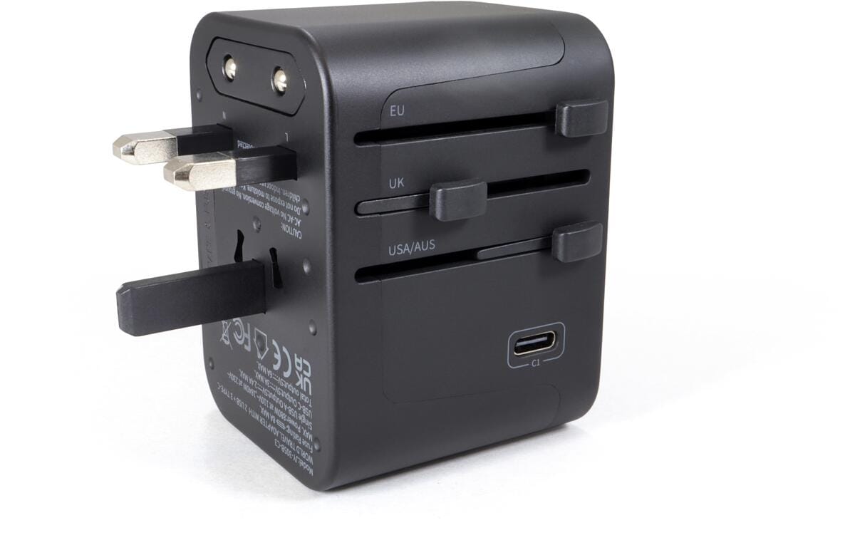 Reiseadapter universal med 5 USB-utganger (2A/3C) - Origin Outdoors montert