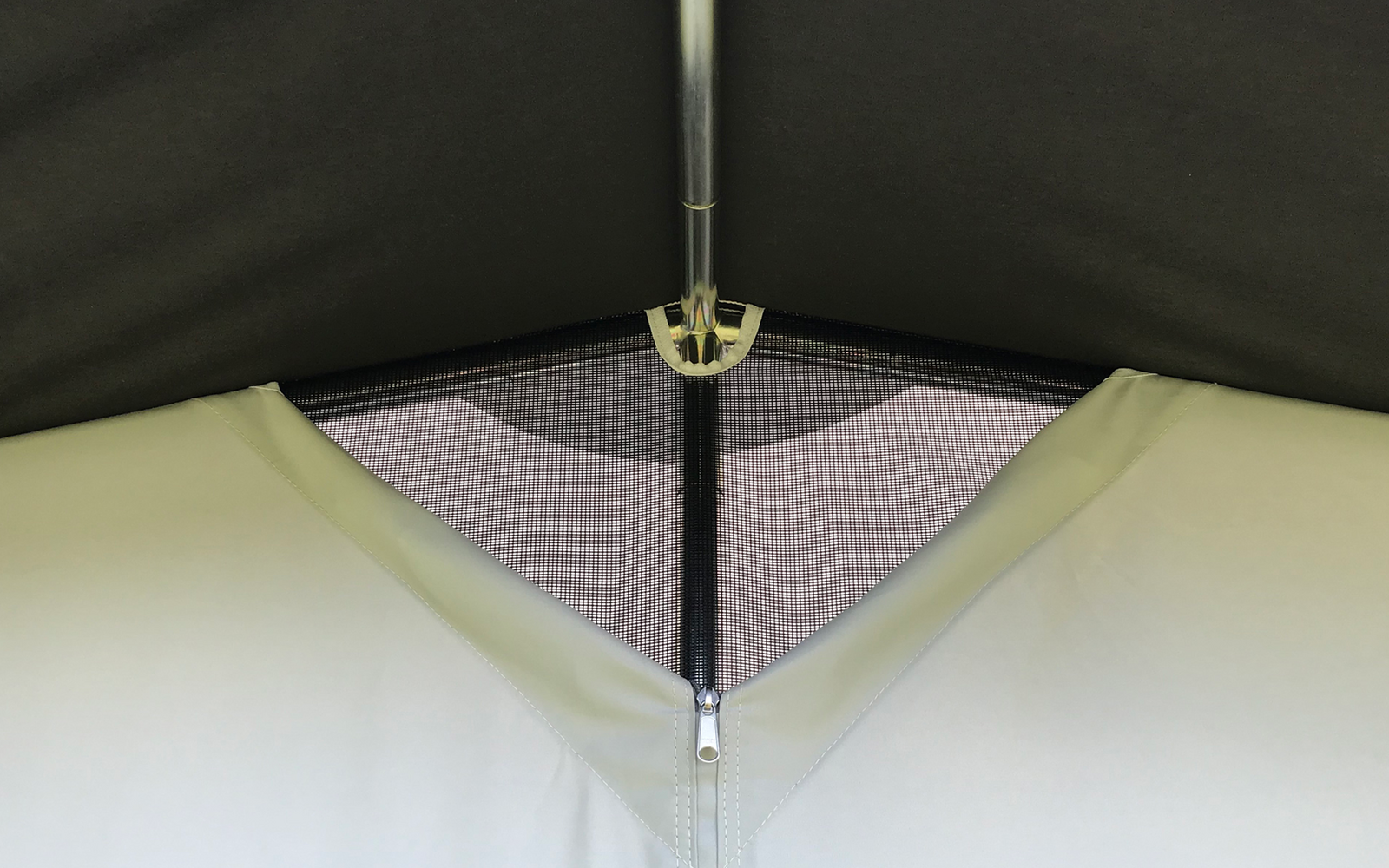 Detalj av Reisefortelt Fusion II 240 stålstenger 38 kg stoff og ramme