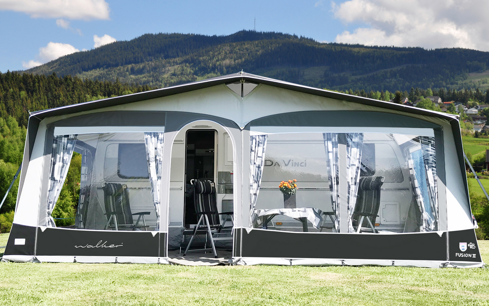 Montert Reisefortelt Fusion II 240 stålstenger 38 kg på campingvogn