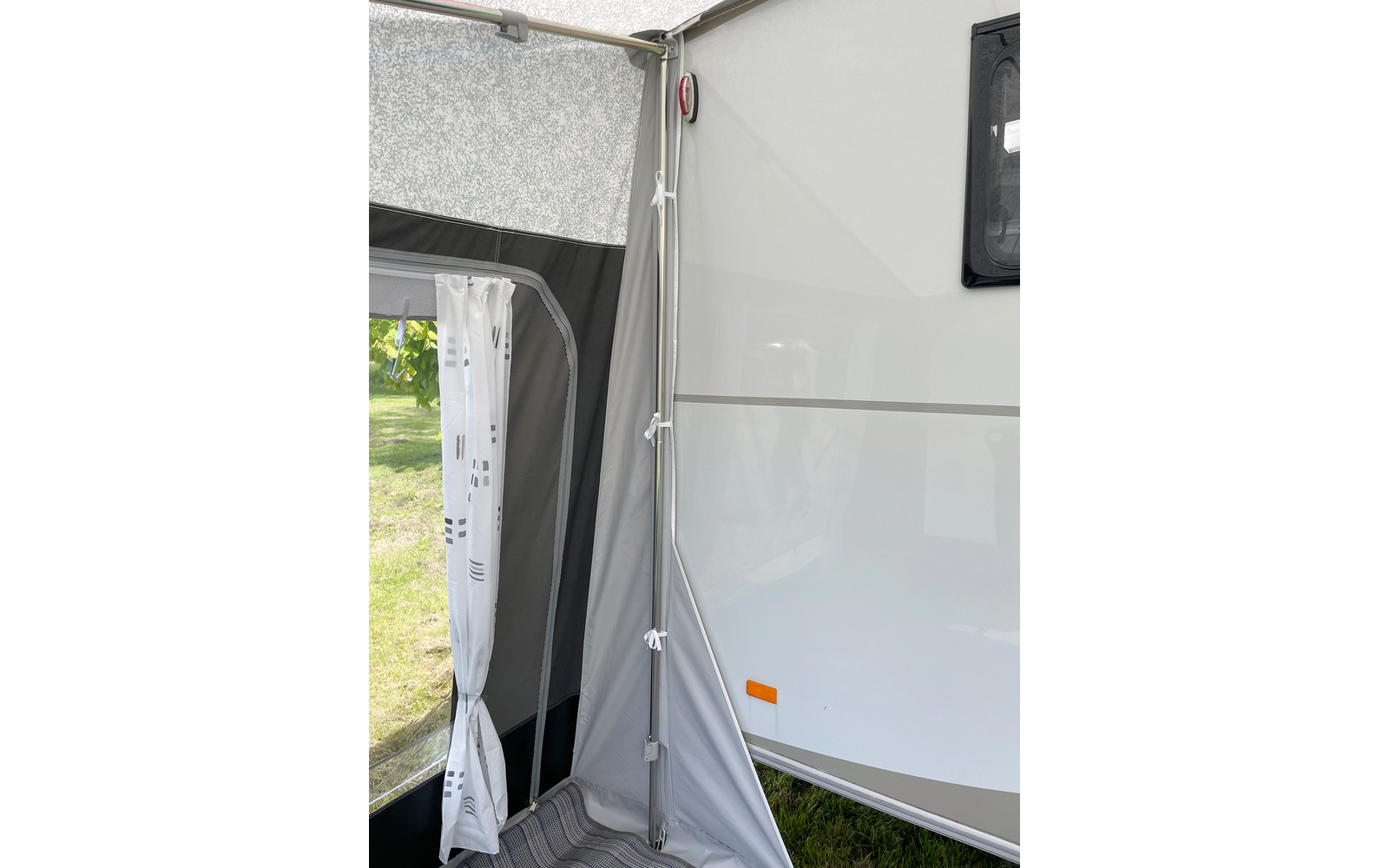 Reisefortelt Scandic 300 for Hobby Beachy 450 stålstang bakside