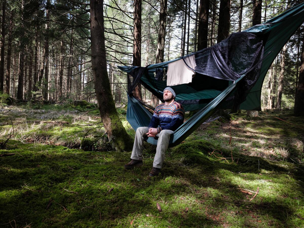 Reisehengekøye Traveller Camp med tarp som beskyttelse mot regn