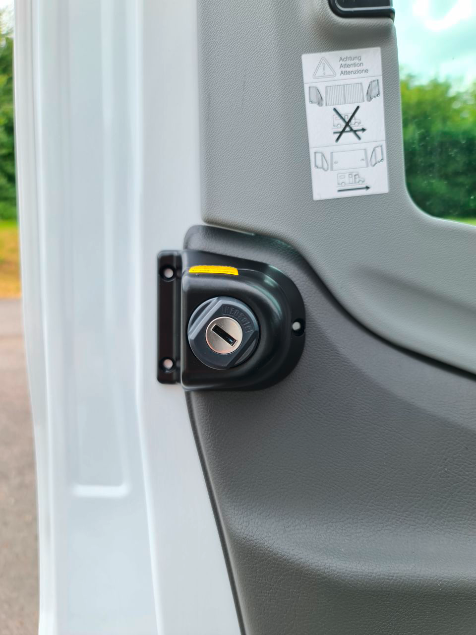 Rigellås for førerhustdører Ford Transit, 1 par - HEOSafe forfra