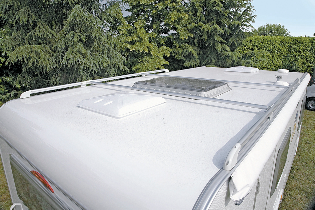 Roof Rail takreling aluminium for bobil og campingvogn forfra