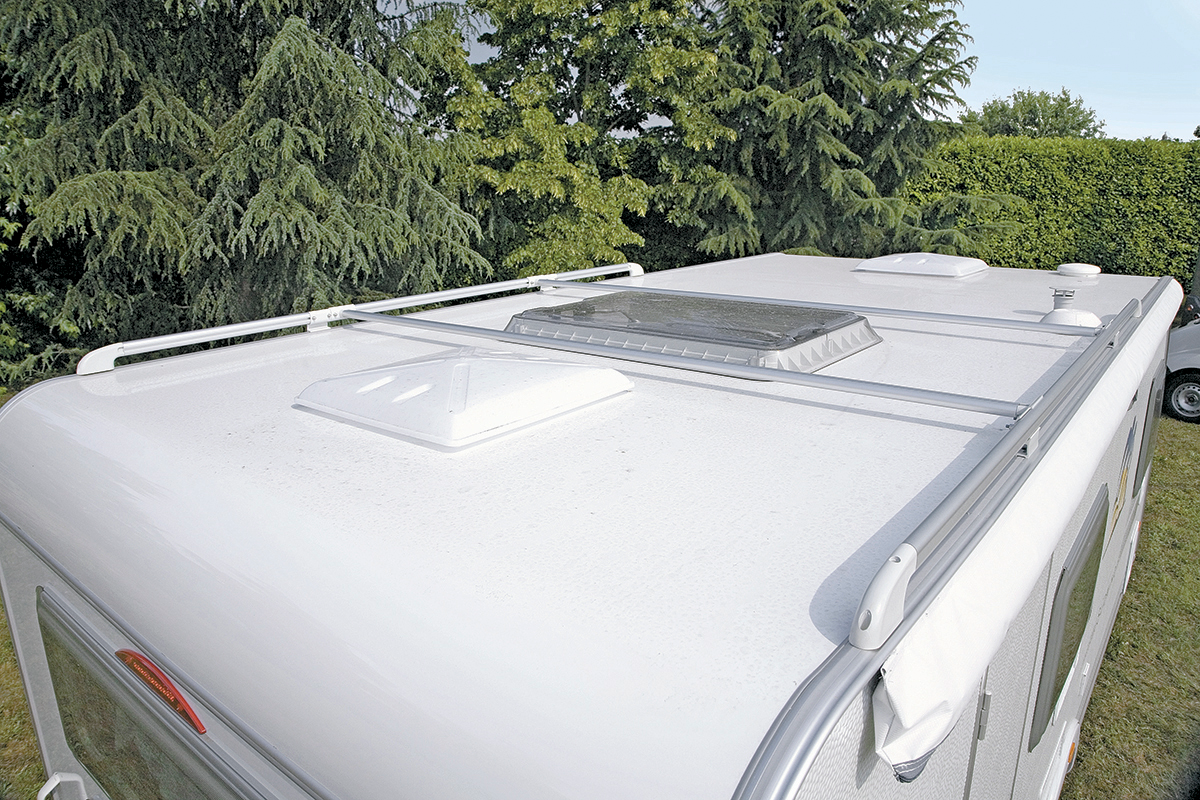 Roof Rail takreling aluminium for bobil og campingvogn forfra
