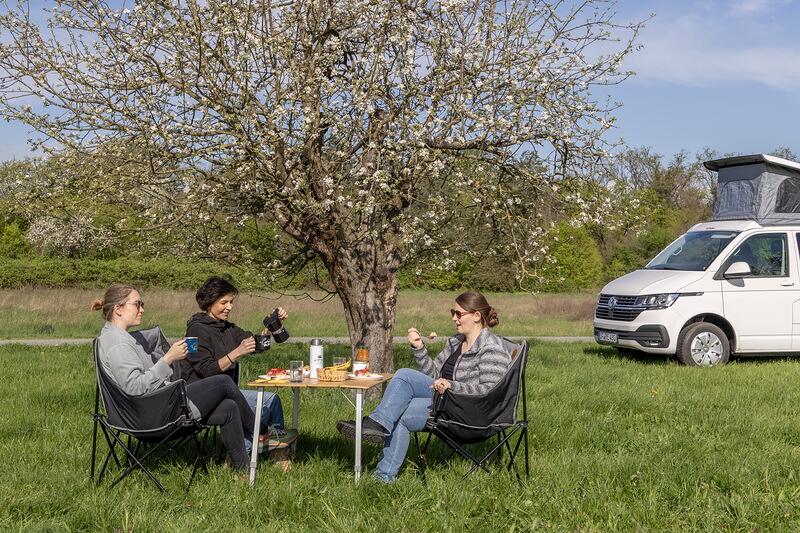 Nærbilde av sidelommer på Sammenleggbar campingsofa for 2 personer 125x58 cm polstret - Holiday Travel