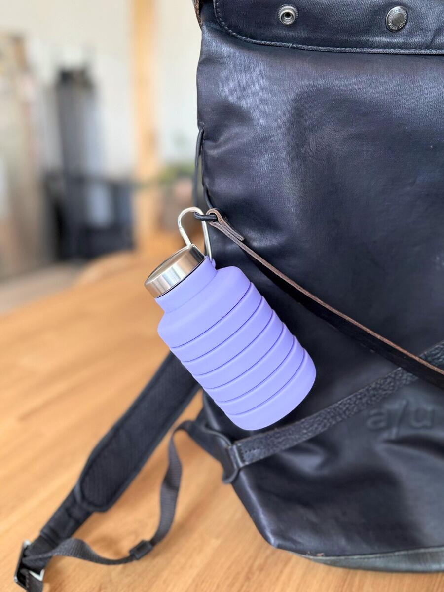 Sammenleggbar drikkeflaske silikon 700 ml med karabinkrok Pandoo med rustfri stålkork
