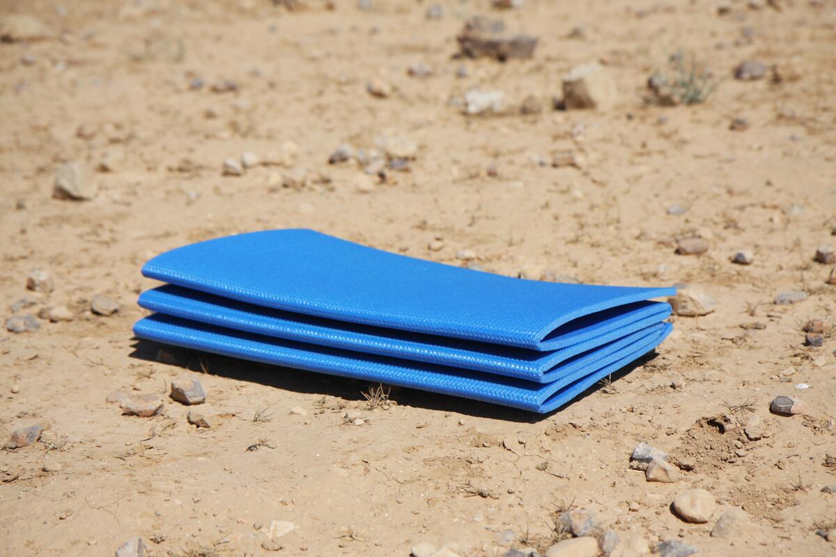 Sammenleggbart liggeunderlag 180x50x0,8 cm BasicNature montert på bakken