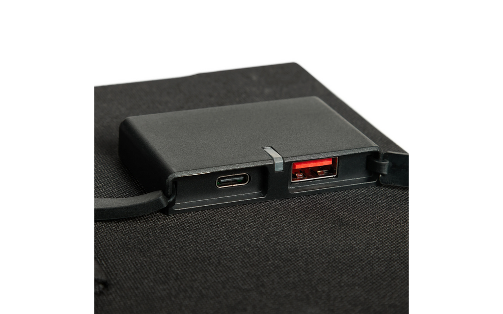 Montert sammenleggbart solcellepanel 20W med USB-C og USB-A 0,8 kg - Osram i bruk
