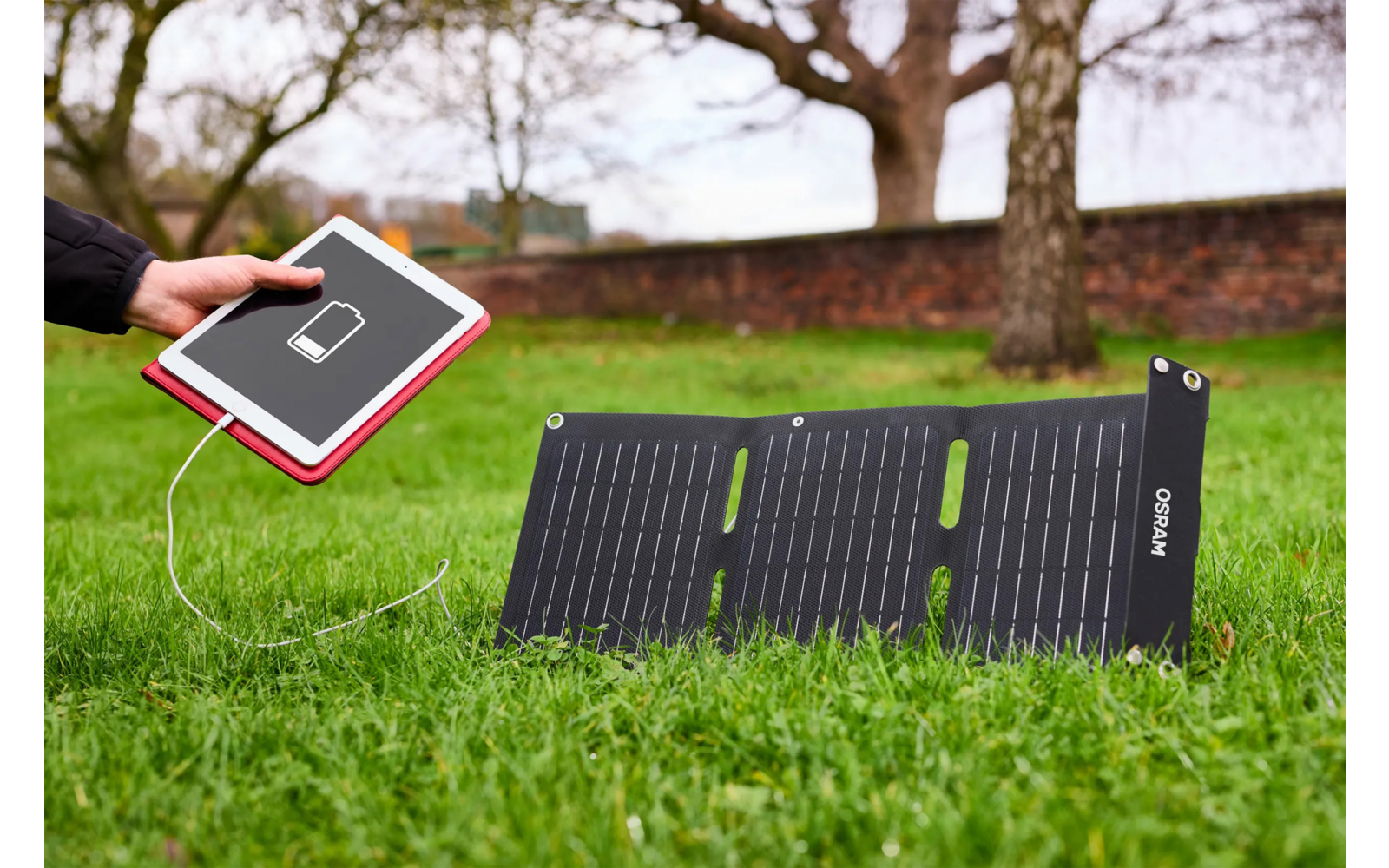 Sammenleggbart solcellepanel 20W med USB-C og USB-A 0,8 kg - Osram sammenfoldet