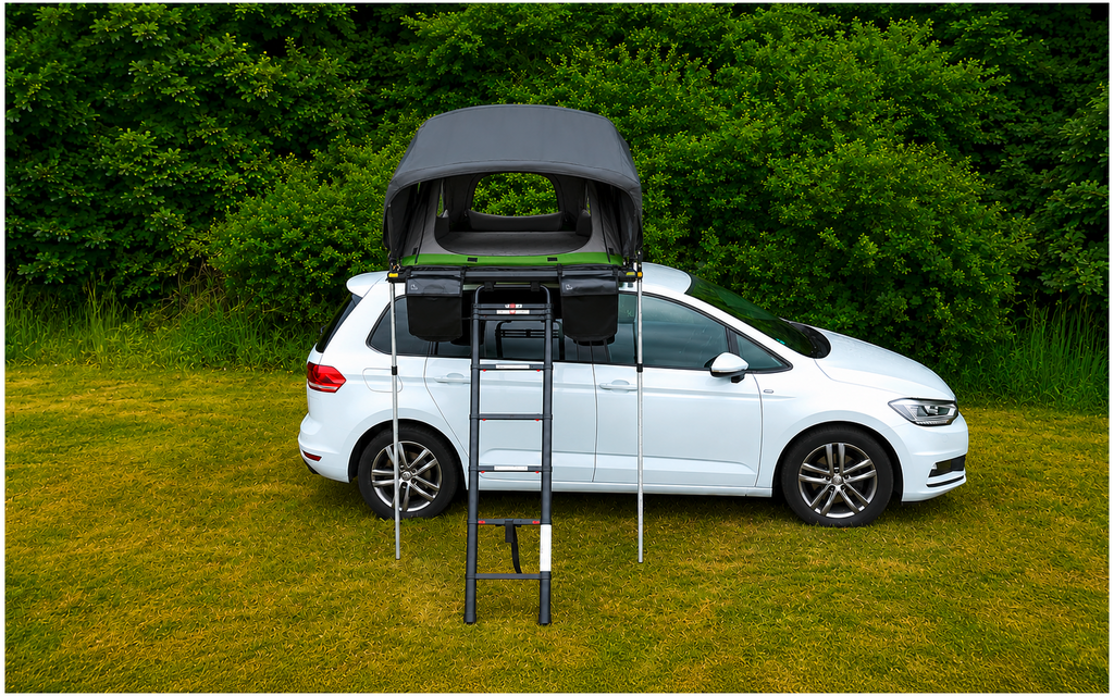 Sammenleggbart taktelt CampLodge 2-3 personer 210 x 120 cm, 50 kg montert på bil i naturen