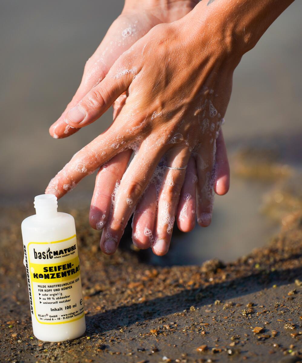 Detaljbilde av Såpekonsentrat for hår og kropp 100 ml - BasicNature