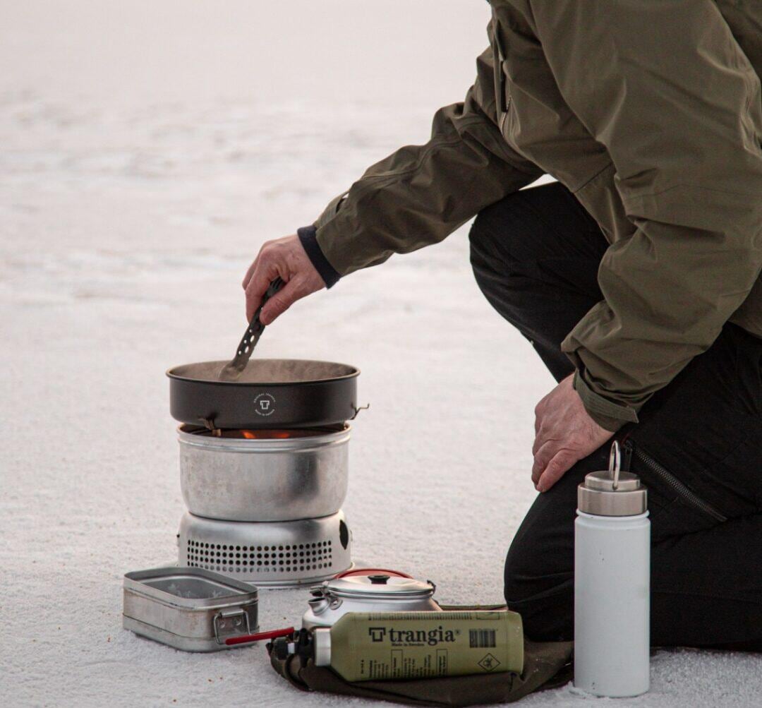 Sauté Pan stekepanne Ø22 cm for Trangia montert på Trangia kjøkken 25