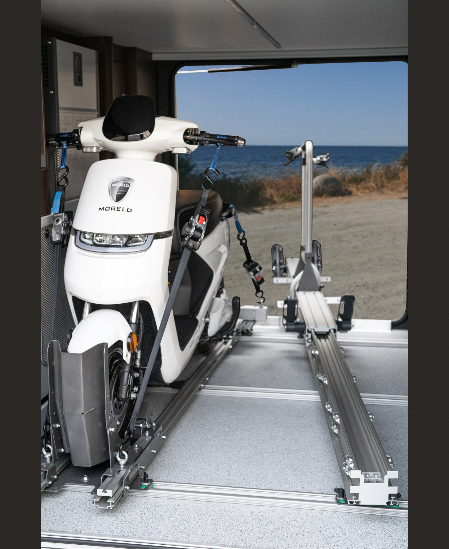 Scooterstativ for hekkarasje MotoMove 150 maks 150 kg forfra