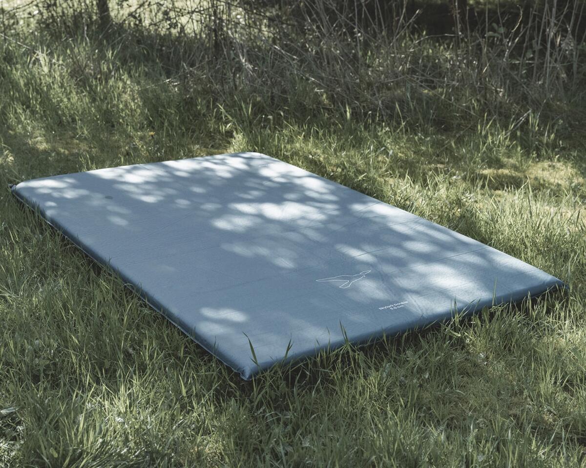 Detalj av ventil på Selvoppblåsbart liggeunderlag Skylark Double polyester - Easy Camp