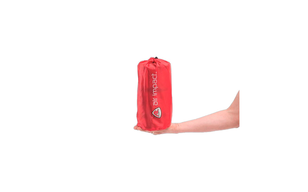 Selvoppblåsende liggeunderlag Air Impact 25 183x51 cm - Robens i bruk på camping