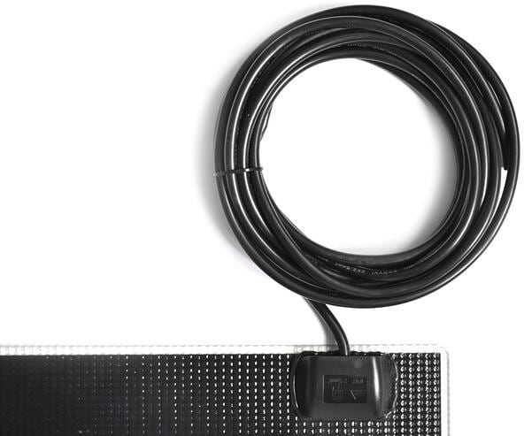 Detalj av Semifleksibelt solcellepanel SFX 135W 36 celler ETFE svart