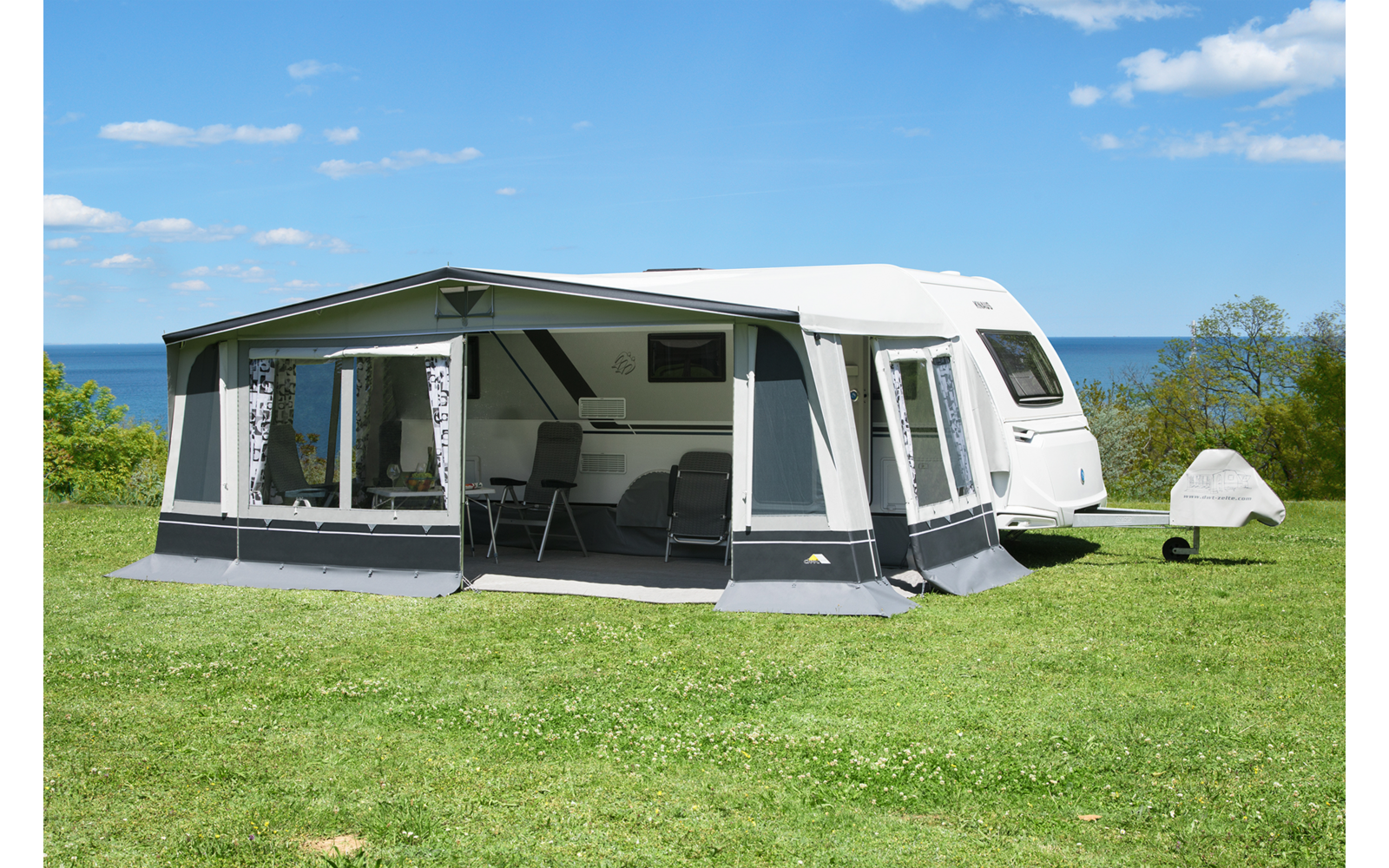 Sesongfortelt Domino 280 stålstang str. 11 montert på campingvogn