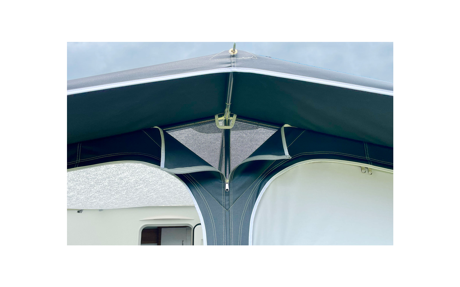 Sesongfortelt Dynamic 250 for campingvogn, stålstenger nærbilde av materiale