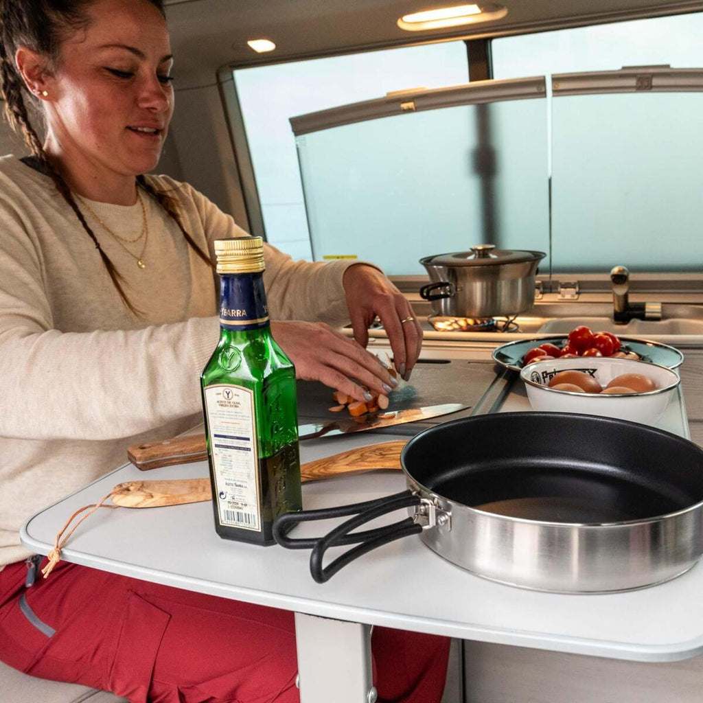 Settet stablet for kompakt oppbevaring Campinggrytesett Dimego 4-deler