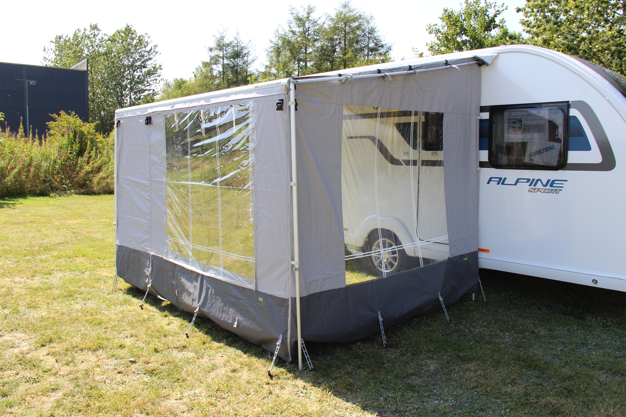 Sidevegg for posemarkise 250x235 cm universal L/R fra Wecamp montert