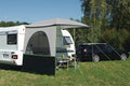 Sidevegg Palm Beach 2 225x180 cm med nettvindu grå lime montert på campingvogn