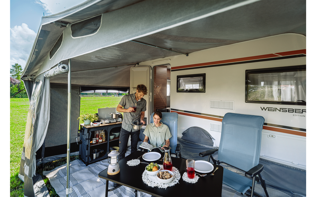 Sirmione Pro sesongfortelt for campingvogn 395x240 cm detalj av vindu